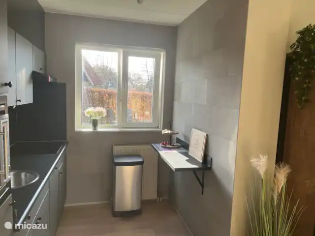 Landhuis op mooi park aan het water huren in Nederland, Drenthe, Westerbork - vakantiehuis Keuken met inductie koken, vaatwasser en combi-magnetron