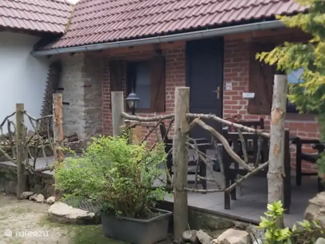 apartamento en República Checa, Sur de Bohemia, Strunkovice Nad Blanicí – Zichovec El corral de las cabras La terraza del apartamento.