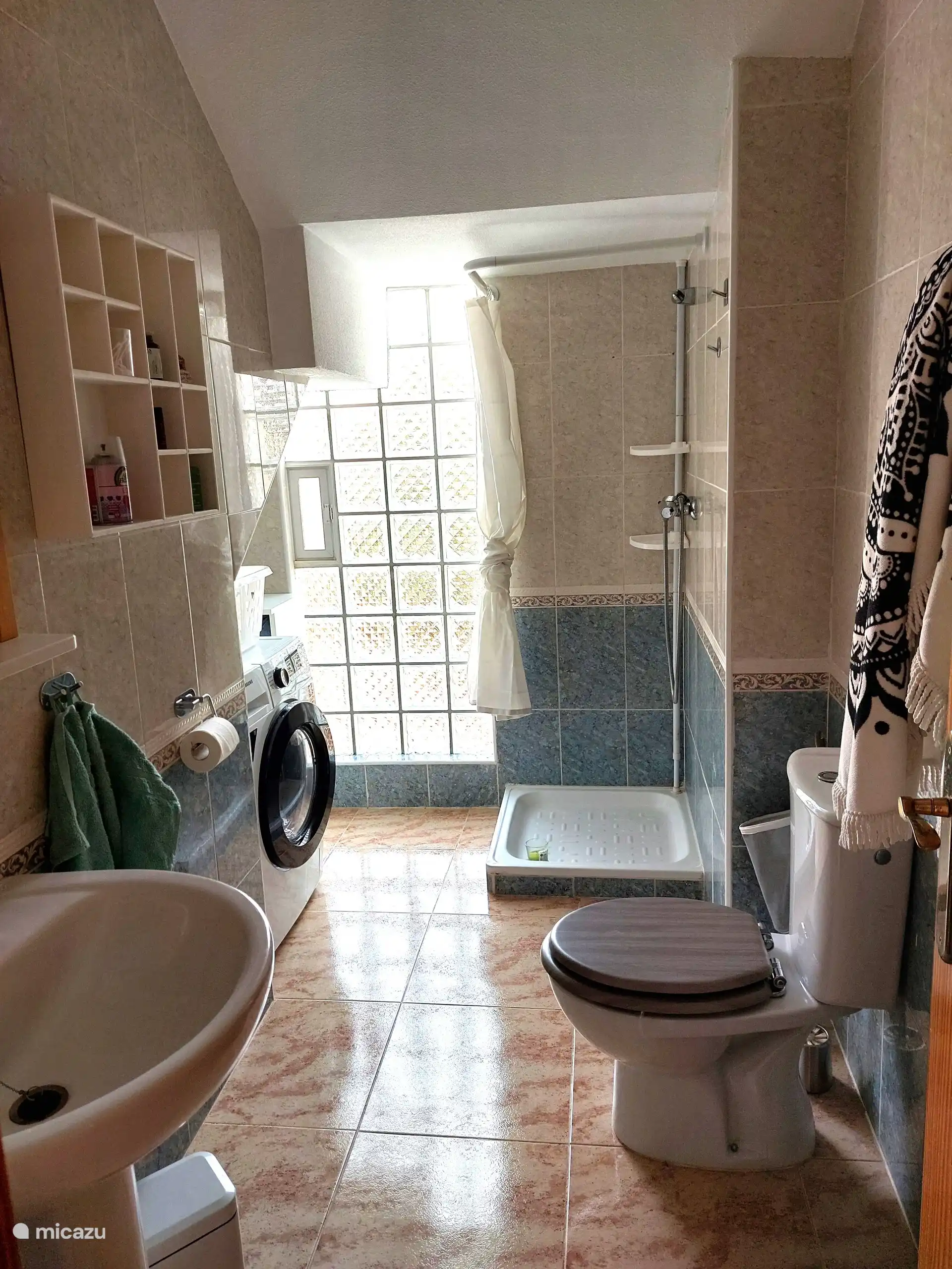 Bathroom ground floor