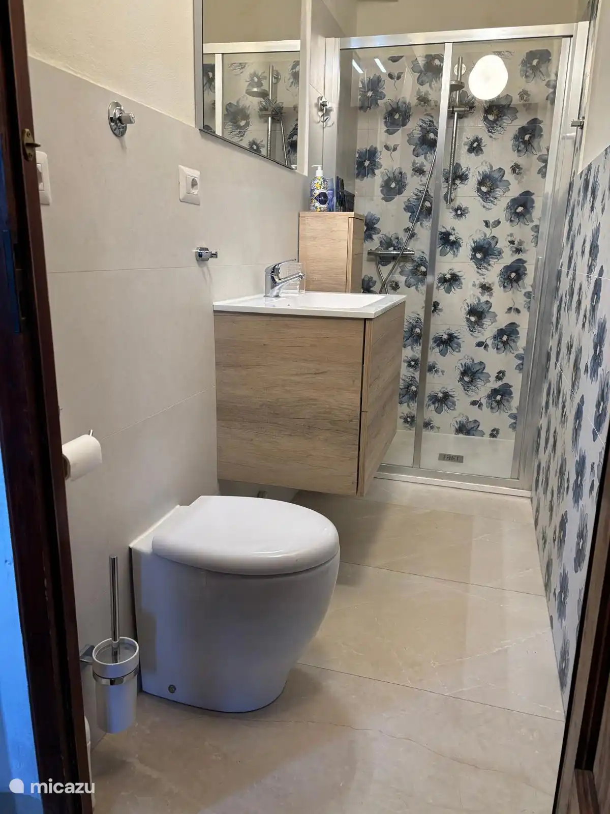 Badkamer 2, op de eerste etage. Deze is in 2023 vernieuwd. 