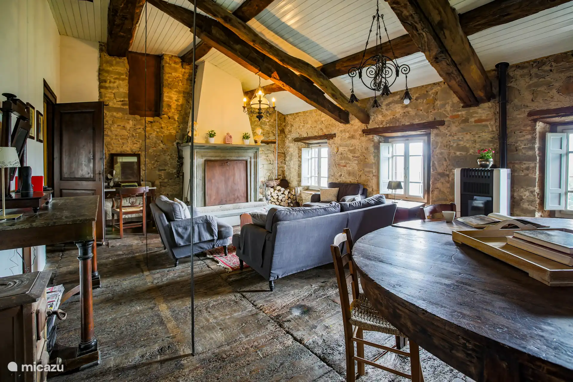 De woonkamer, op de eerste etage.