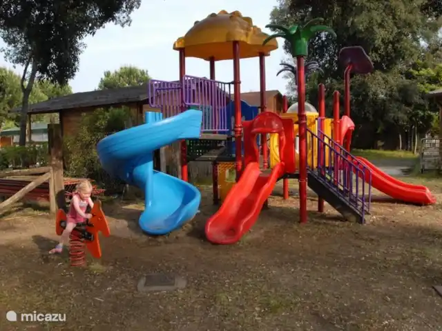 Glamping vakantie Viareggio huren in Italië, Toscane, Viareggio - glamping / safaritent / yurt Speeltuin 1