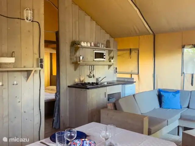Glamping vakantie Viareggio huren in Italië, Toscane, Viareggio - glamping / safaritent / yurt Keuken/woonkamer