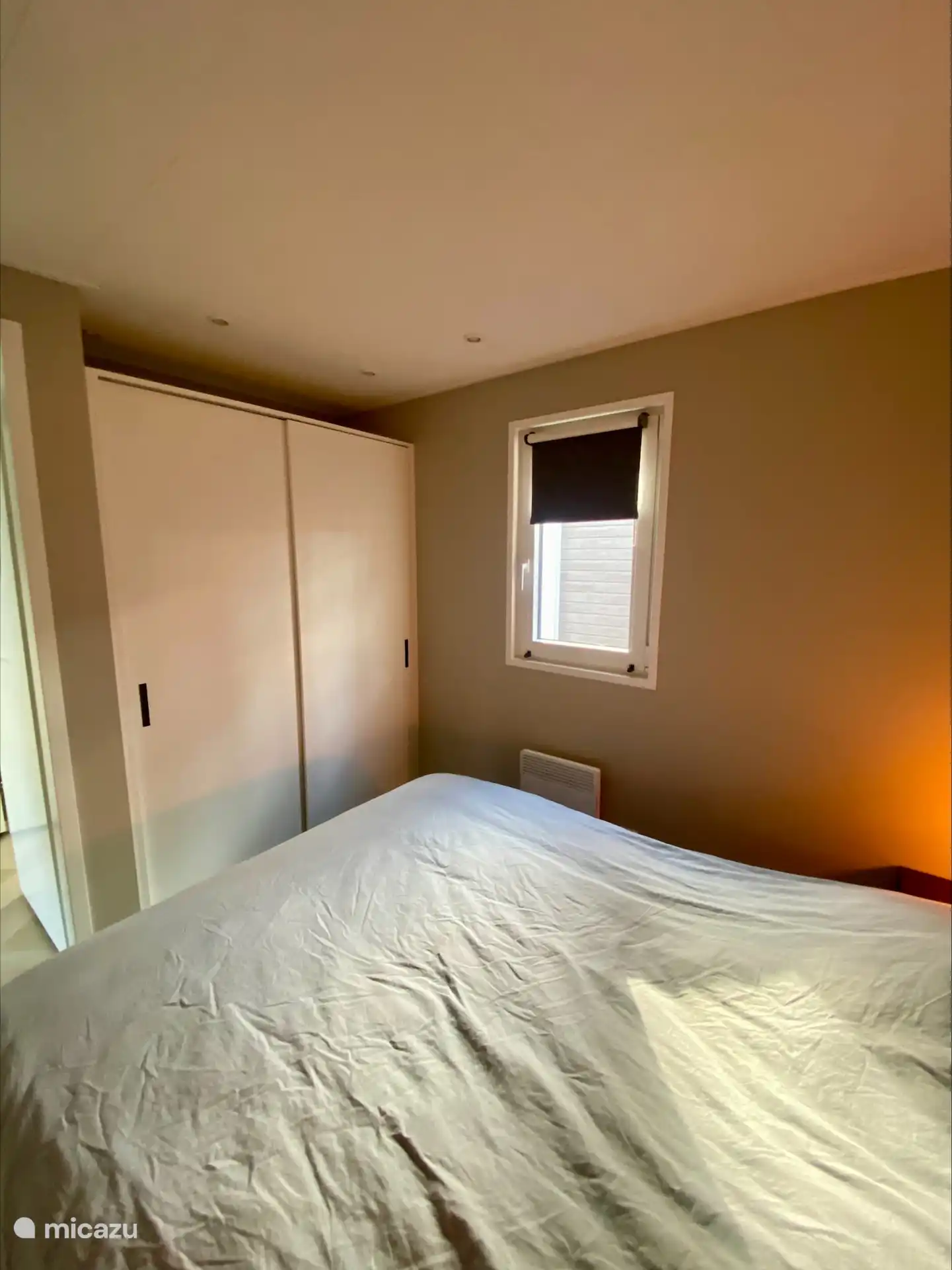 bedroom with 1.60 bed and Emma mattress