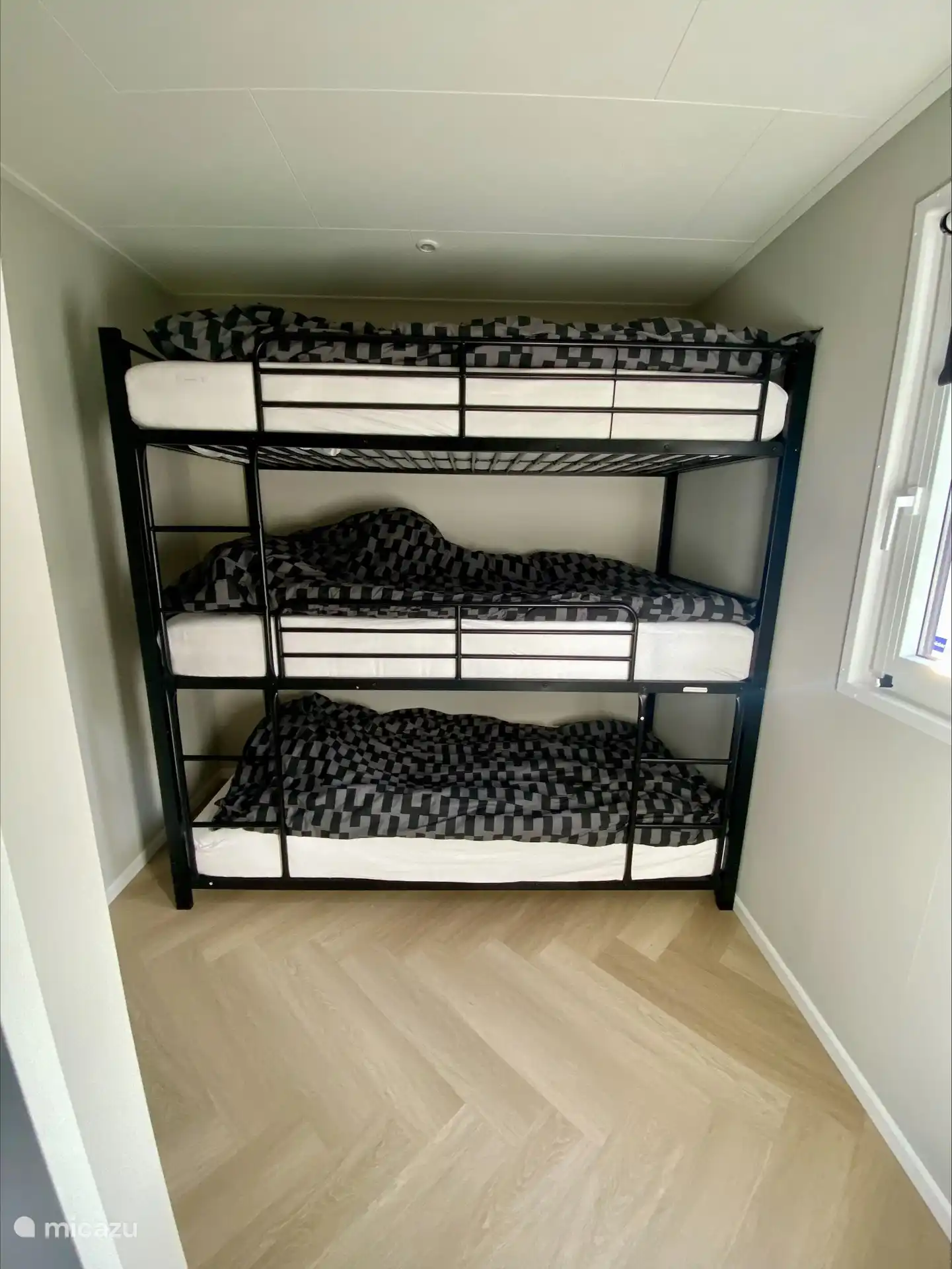 second bedroom with bunk beds for 3 children (note no adult can sleep on top)