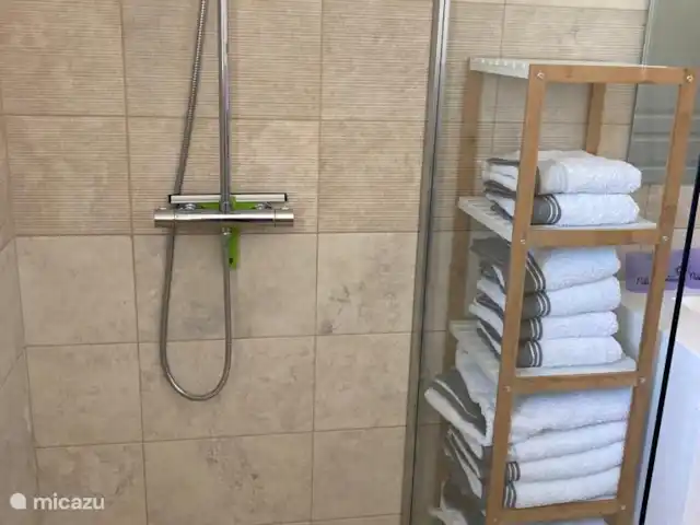 Maison Xiano - Rasteau Mont Ventoux | France, Vaucluse, Rasteau - maison de vacances Salle de bain avec douche à l’italienne