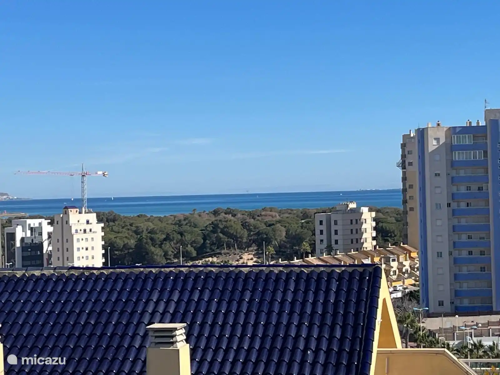 Vista al mar desde el balcón.