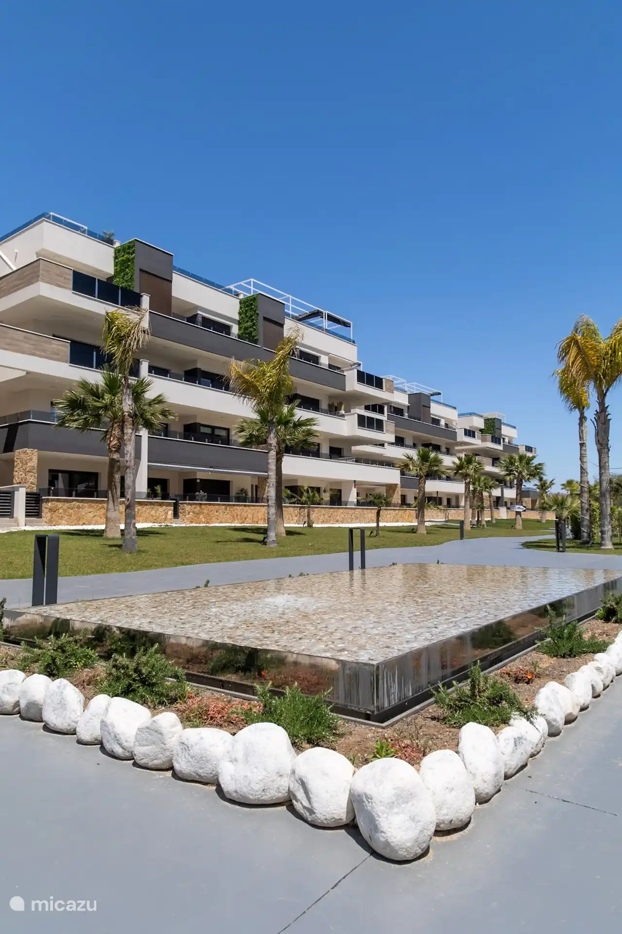 Todos nuestros bloques residenciales son de reciente construcción y rezuman novedad y calidad.