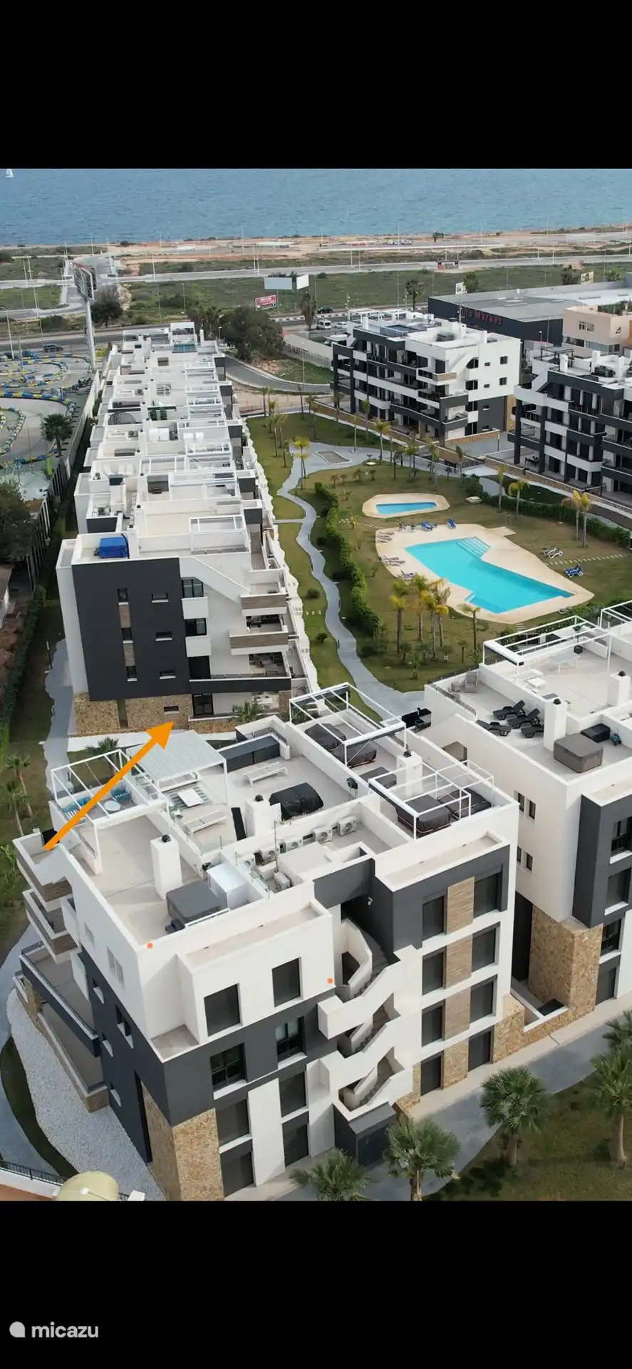 Nuestro apartamento, nº 501, está indicado con la flecha naranja. Apartamento esquinero en planta baja, ideal para un rápido acceso a la piscina. Experimentamos esto como algo muy agradable.