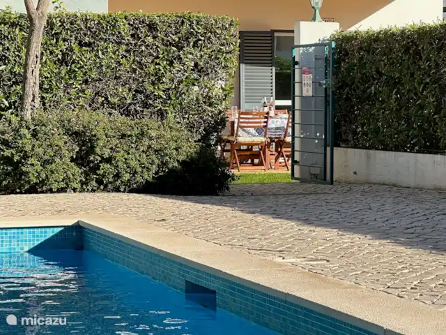 Location de Vacances Portugal, Algarve, Lagos, appartement - Samba Piscine rafraîchissante avec bassin pour enfants, douches et toilettes.