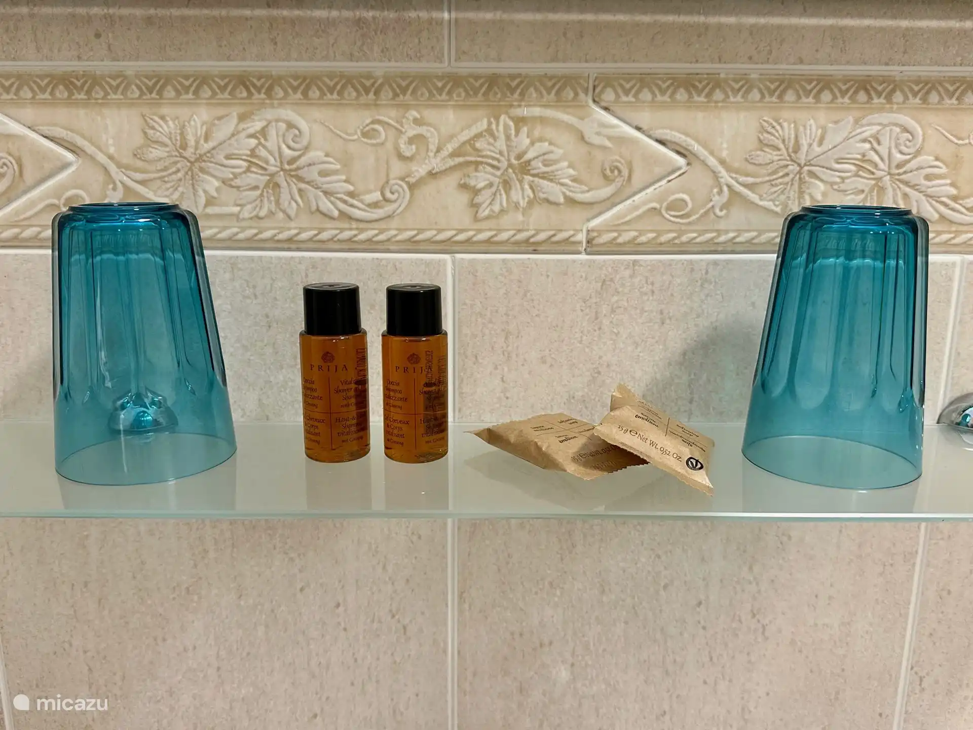 Badezimmer. Sie müssen keine Handtücher und keinen Fön mehr mitnehmen.