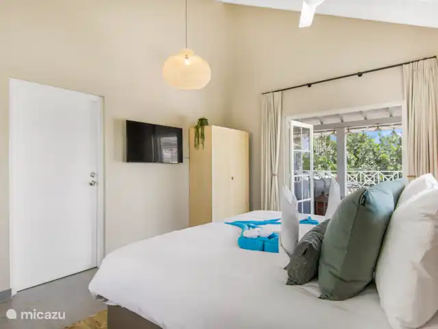 Villa Toucan Curacao huren in Curaçao, Banda Ariba (oost), Jan Thiel - villa Slaapkamer 4 met openslaande deuren naar de veranda