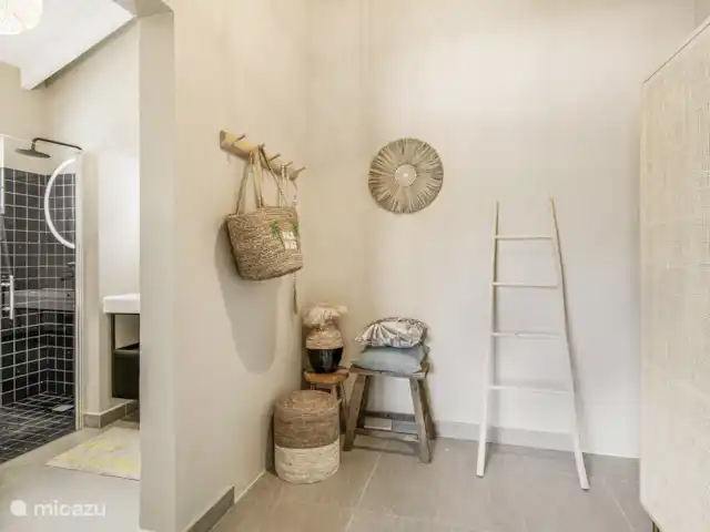 Villa Toucan Curacao huren in Curaçao, Banda Ariba (oost), Jan Thiel - villa Grote slaapkamer 2 met walk in closet en en suite badkamer