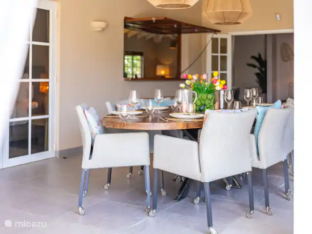 Villa Toucan Curacao huren in Curaçao, Banda Ariba (oost), Jan Thiel - villa Ontbijt, lunch, diner, spelletjes... aan tafel in de schaduw