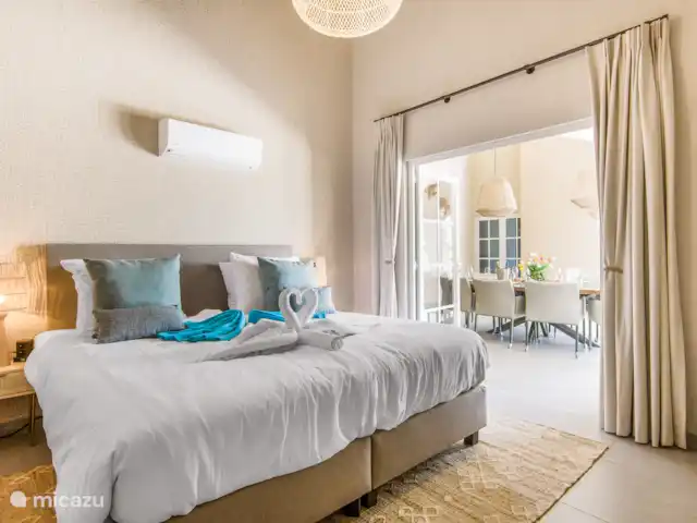 Villa Toucan Curacao huren in Curaçao, Banda Ariba (oost), Jan Thiel - villa Slaapkamer 3 met uitzicht op de veranda