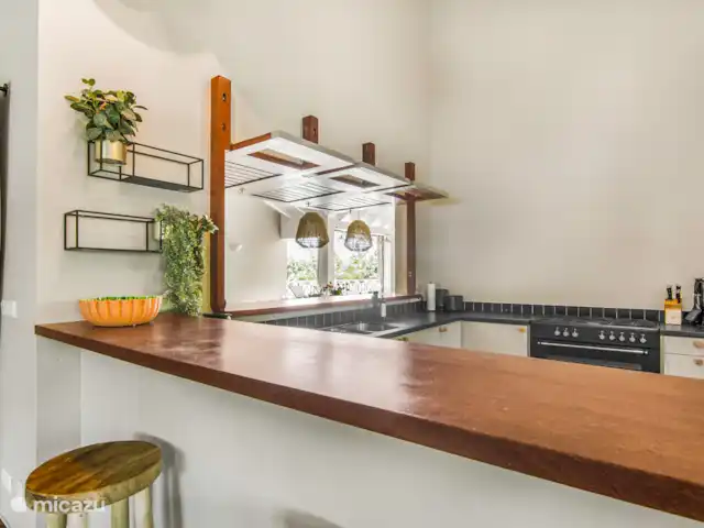 Villa Toucan Curacao huren in Curaçao, Banda Ariba (oost), Jan Thiel - villa Doorkijk vanuit de woonkamer naar buiten