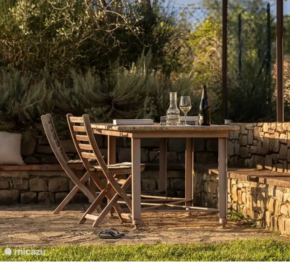 an apertivo in the garden... 