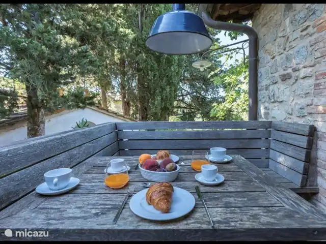 Location de Vacances Italie, Toscane, Gaiole in Chianti, appartement - Appartement Lippi Délicieux petit-déjeuner ou un verre de vin sur notre propre balcon