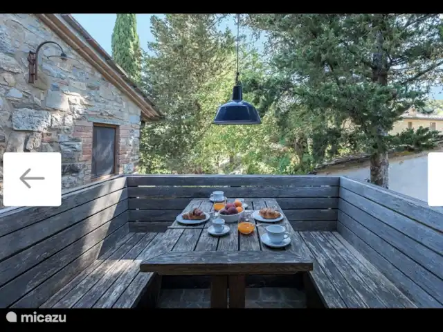 Location de Vacances Italie, Toscane, Gaiole in Chianti, appartement - Appartement Lippi Petit-déjeuner et/ou dîner sur le balcon