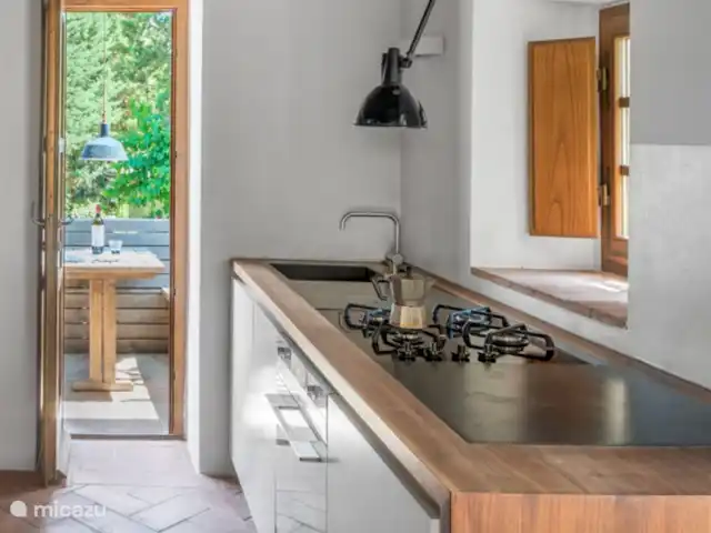 Location de Vacances Italie, Toscane, Gaiole in Chianti, appartement - Appartement Lippi Un beau plan de travail de cuisine élégant