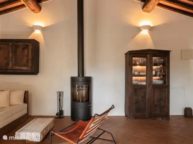 Location de Vacances Italie, Toscane, Gaiole in Chianti, appartement - Appartement Lippi Un poêle à bois pour les journées fraîches