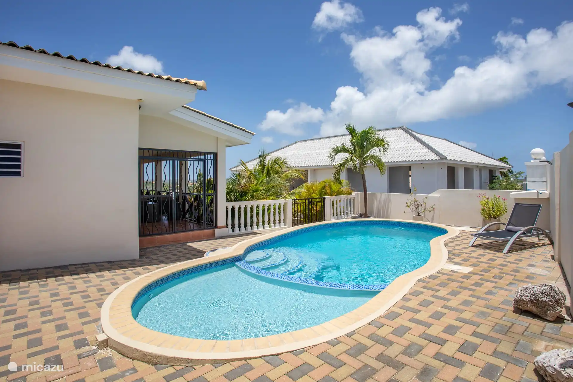 Schwimmbad mit separatem Kinderbereich