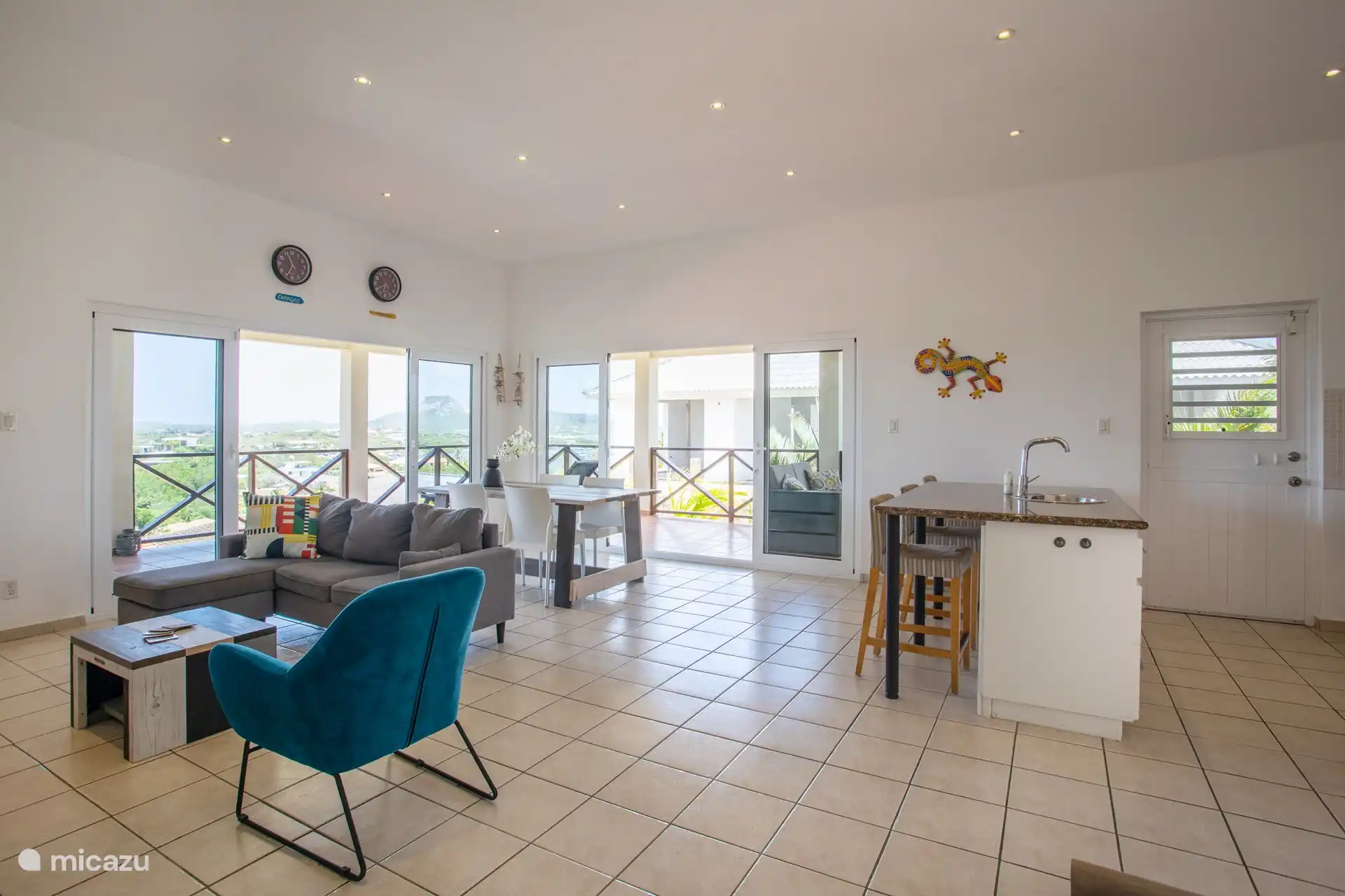 Da das Haus hoch oben liegt, weht immer eine schöne kühlende Brise durch das Haus