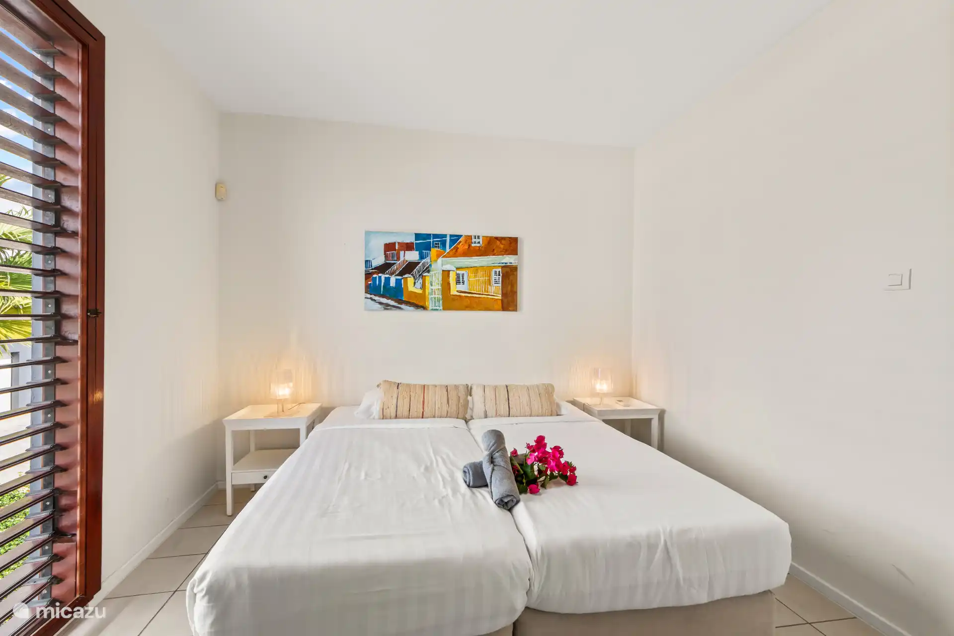 Schlafzimmer mit luxuriösen Boxspringbetten