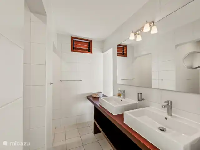 Ocean Pearl 12, BocaGentil | Curaçao, Banda Ariba (est), Jan Thiel - appartement Salle de bain avec double vasque