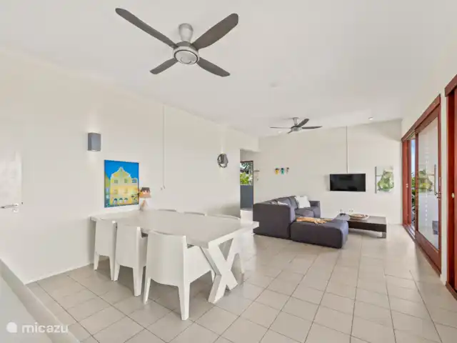 Ocean Pearl 12, BocaGentil | Curaçao, Banda Ariba (est), Jan Thiel - appartement Salon spacieux avec coin salon et salle à manger