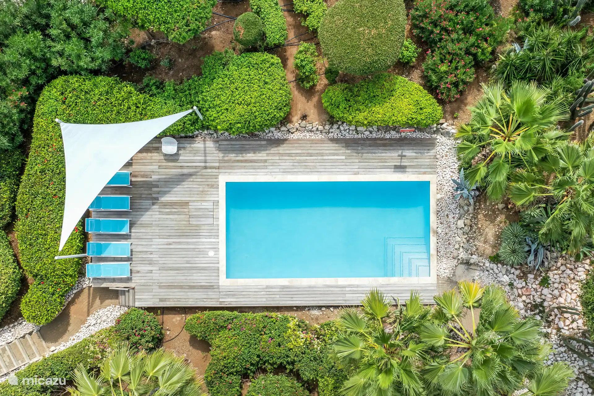 Chillen am Gemeinschaftspool