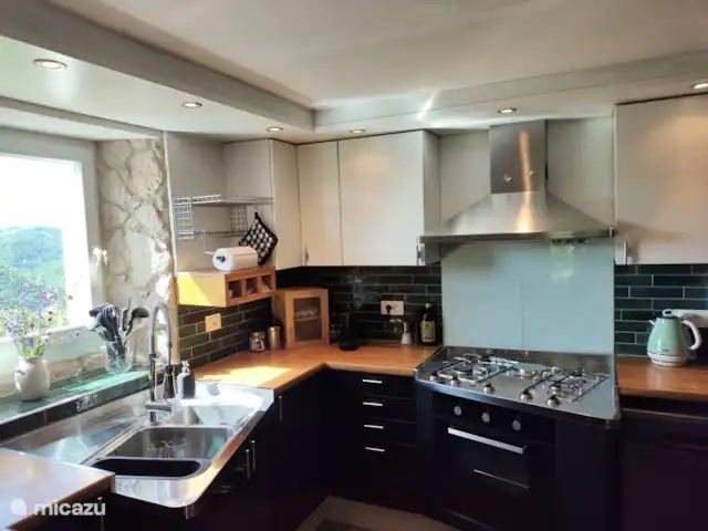 vakantiehuis huren in Italië, Piëmont, Niella Belbo – Vakantiehuis Casa Bella Nuova Keuken