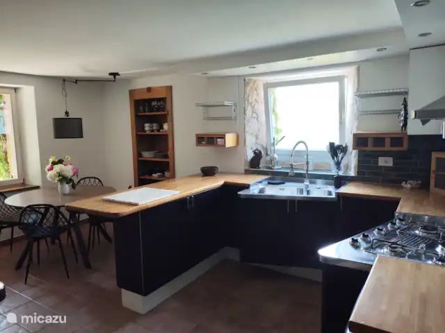 vakantiehuis huren in Italië, Piëmont, Niella Belbo – Vakantiehuis Casa Bella Nuova Keuken