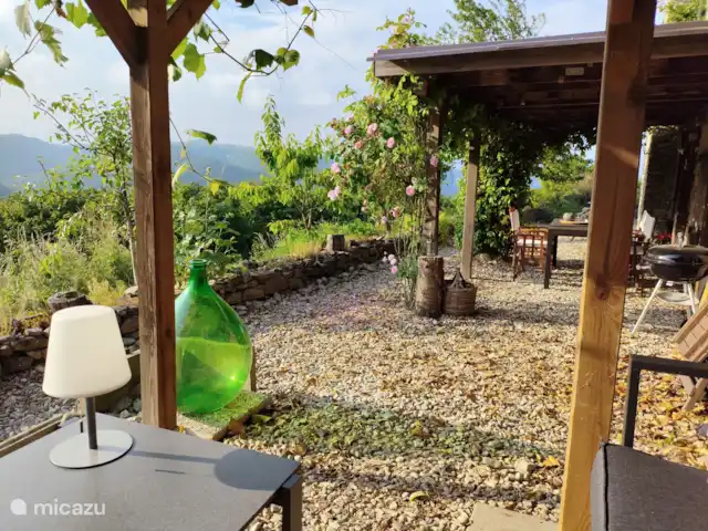 vakantiehuis huren in Italië, Piëmont, Niella Belbo – Vakantiehuis Casa Bella Nuova Terrein