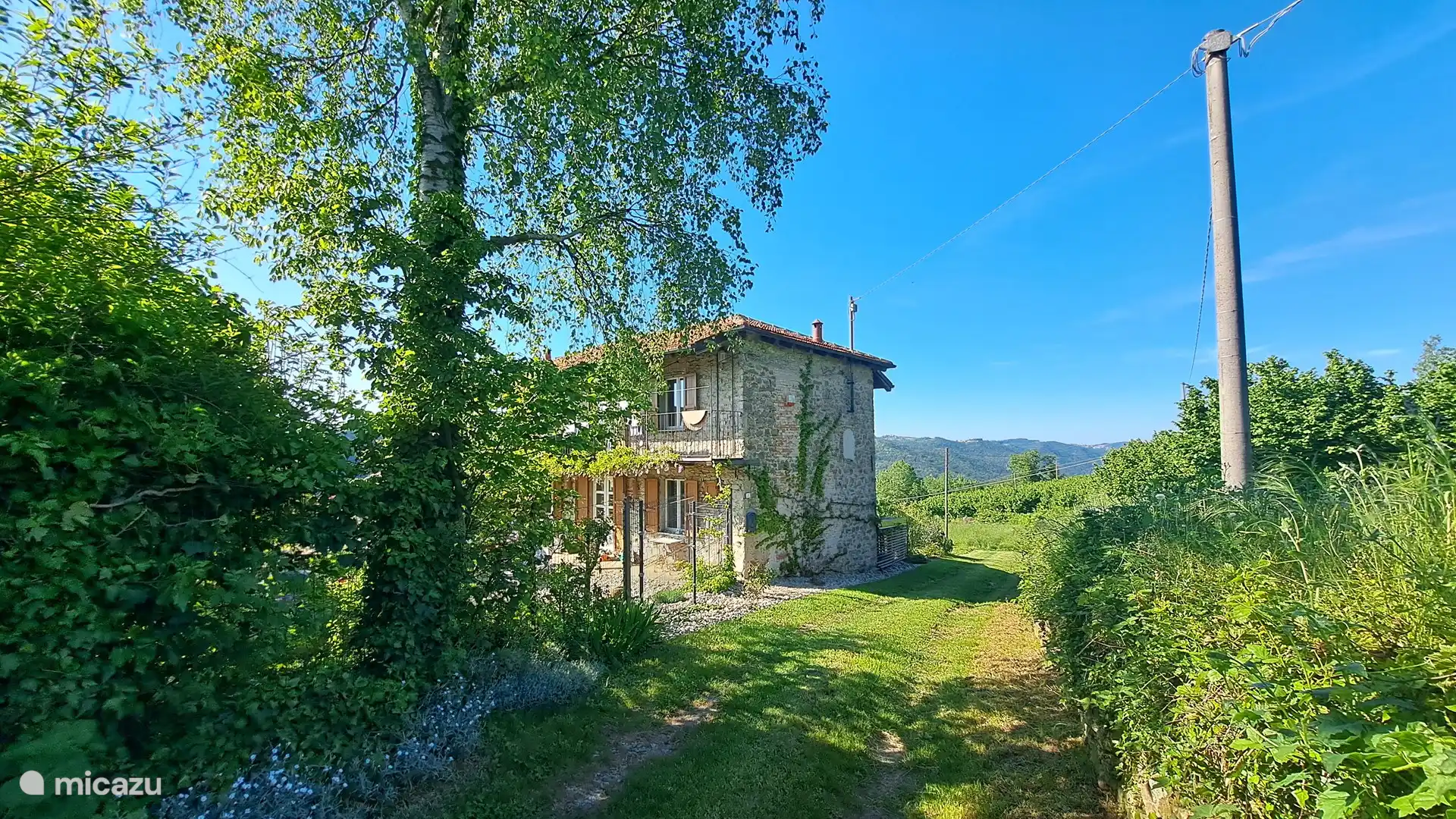 Arrivée / Façade avec terrasse