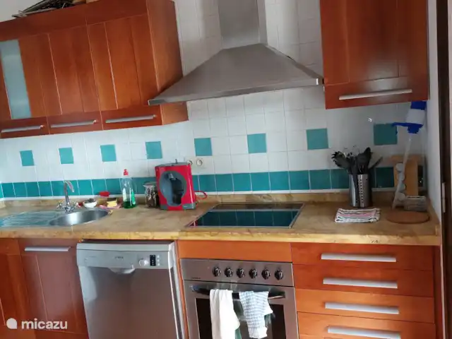 Casa Mar y Carmen en España, Costa de Almería, Las Negras - casa vacacional Amplia cocina con todas las comodidades para preparar sus propias comidas con acceso a la gran terraza