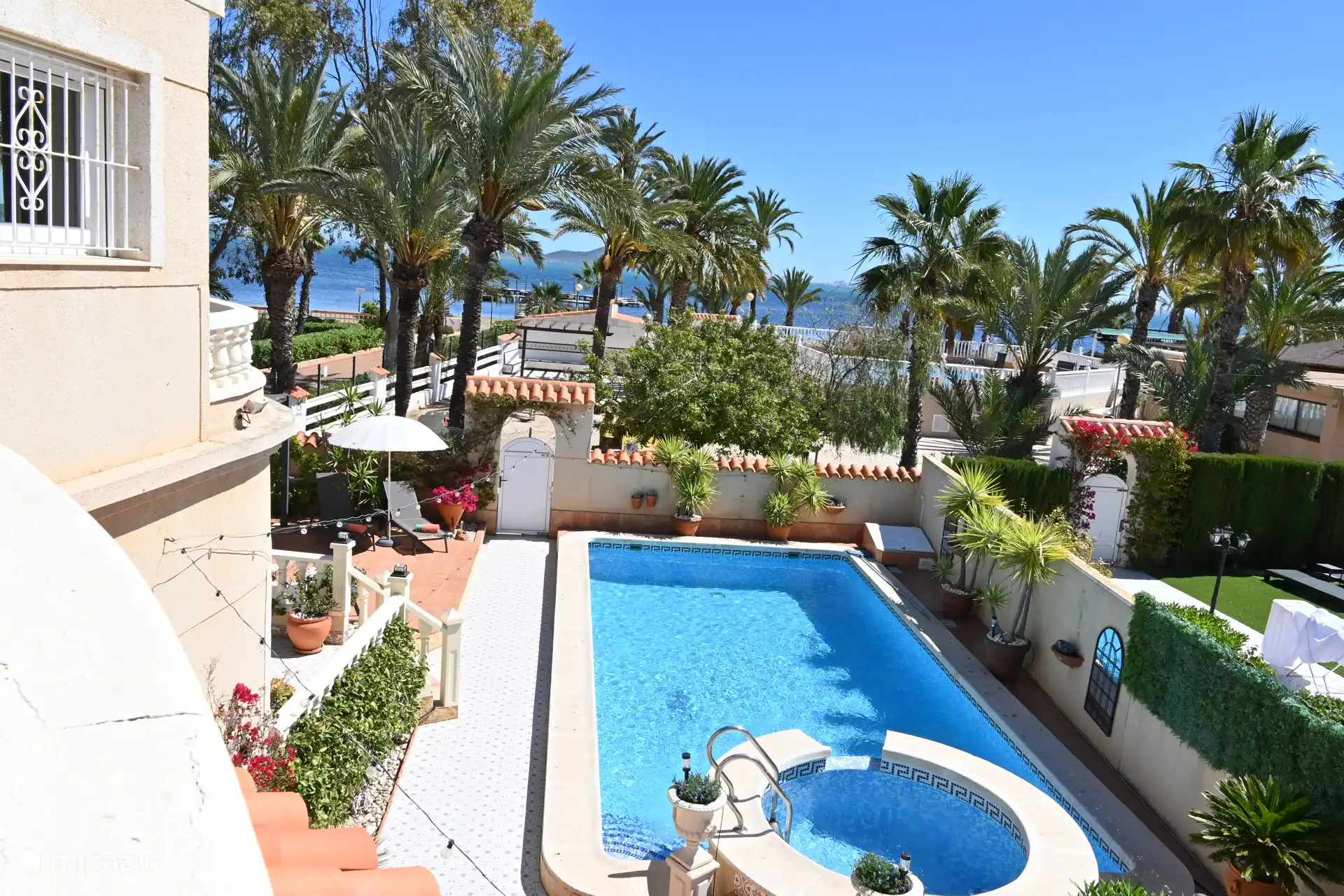 Segundo dormitorio Balkom con vistas al mar y piscina