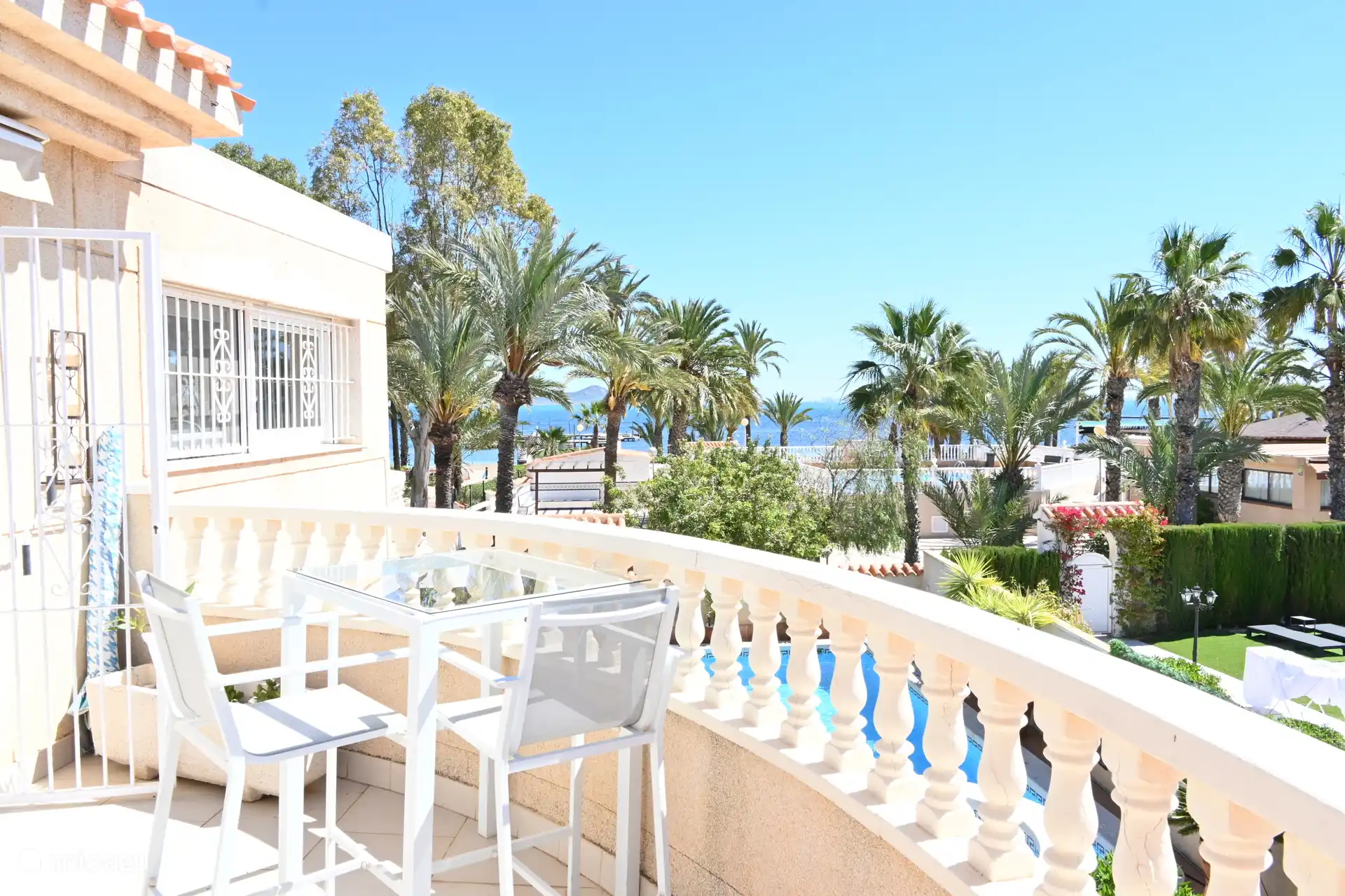 Segundo dormitorio Balkom con vistas al mar y piscina