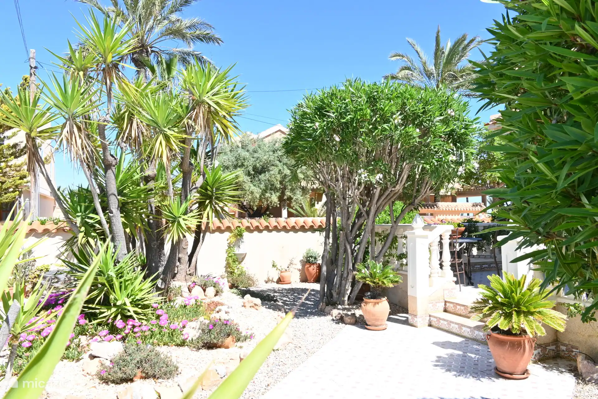 Villa en jardín delantero La Mariposa