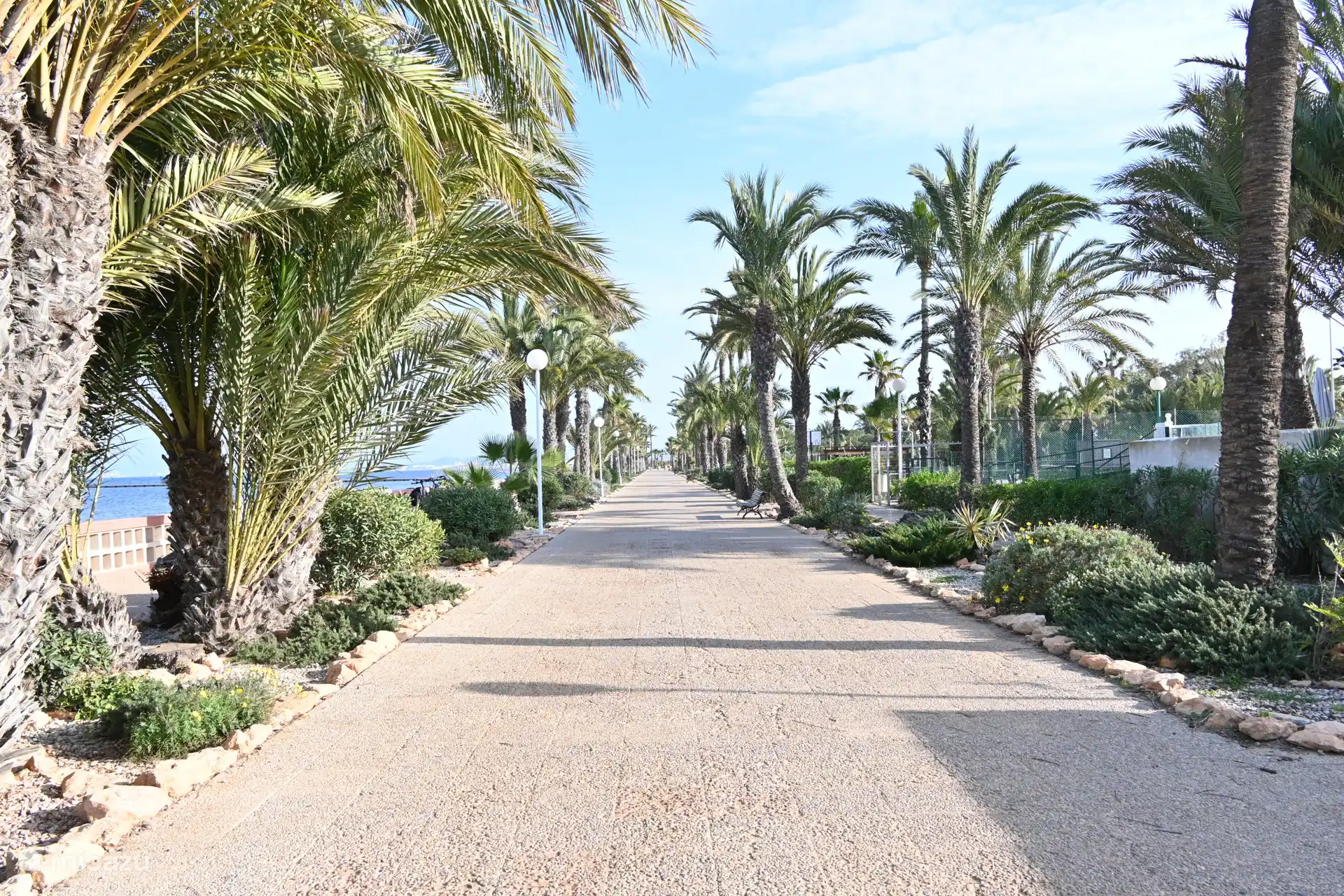 Promenade 20 Meter vom Haus entfernt, am Strand des Mar Menor