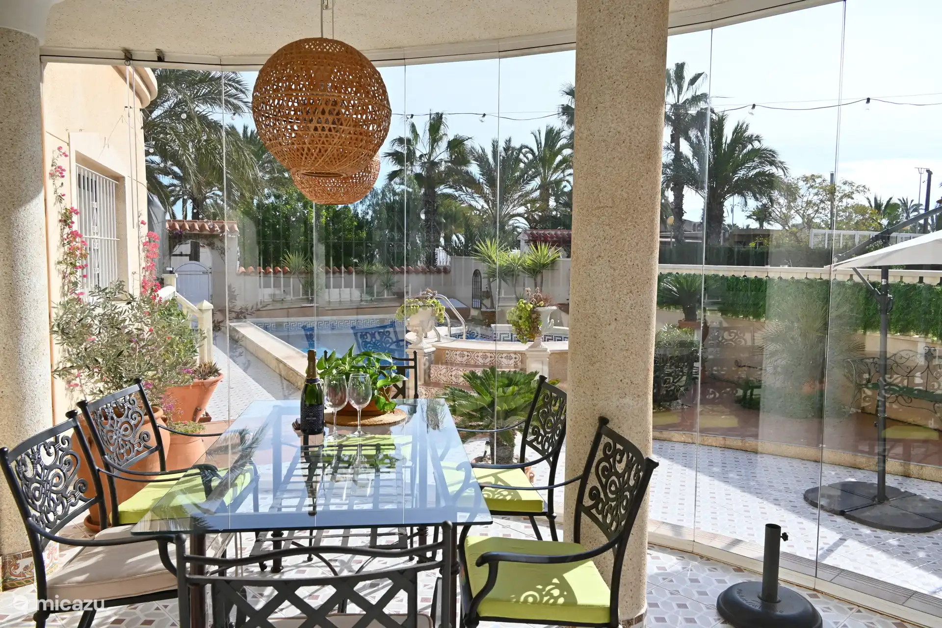 überdachte Terrasse mit verglastem Vorhang (Winter)