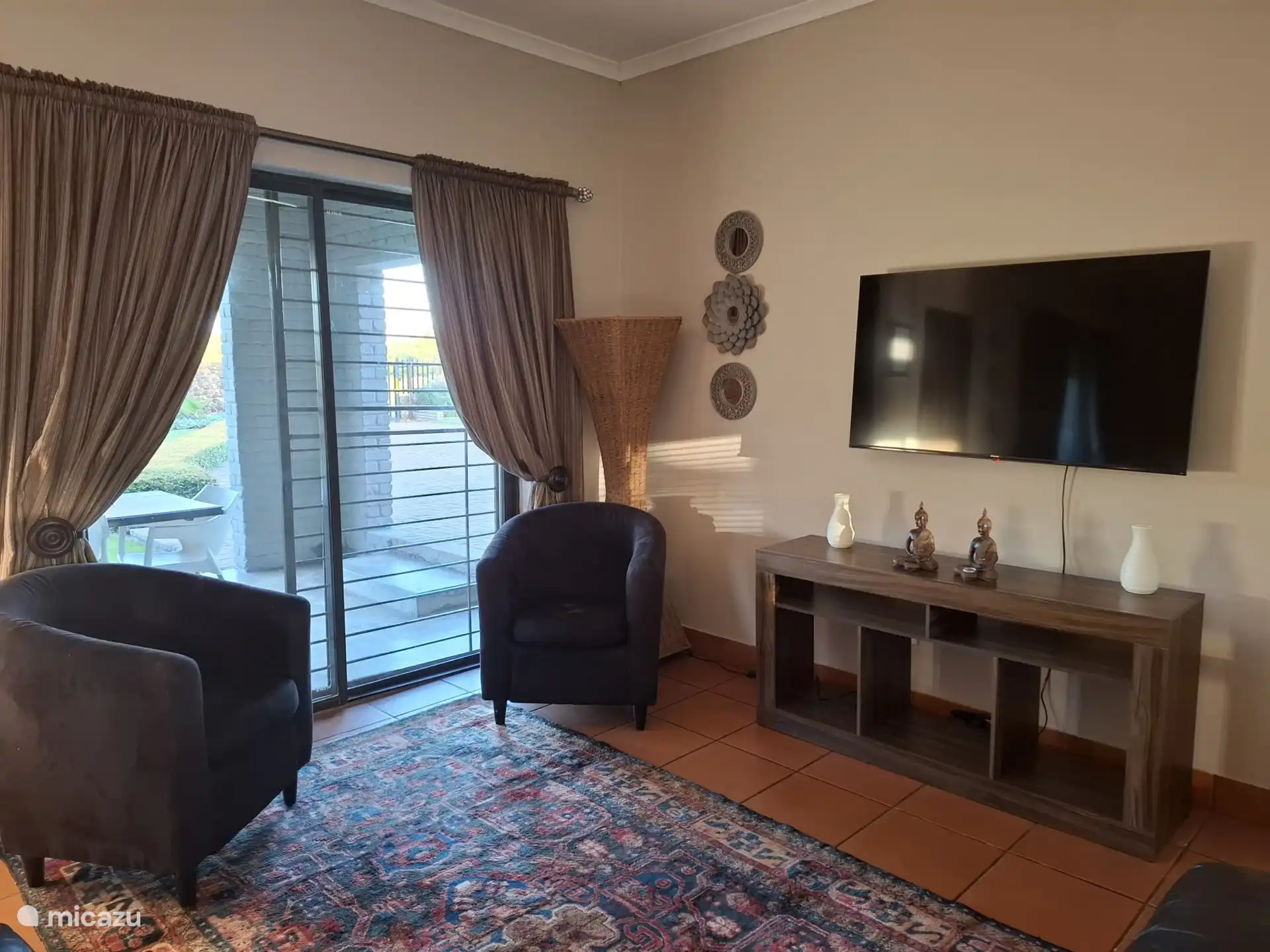 Sitting room and TV.