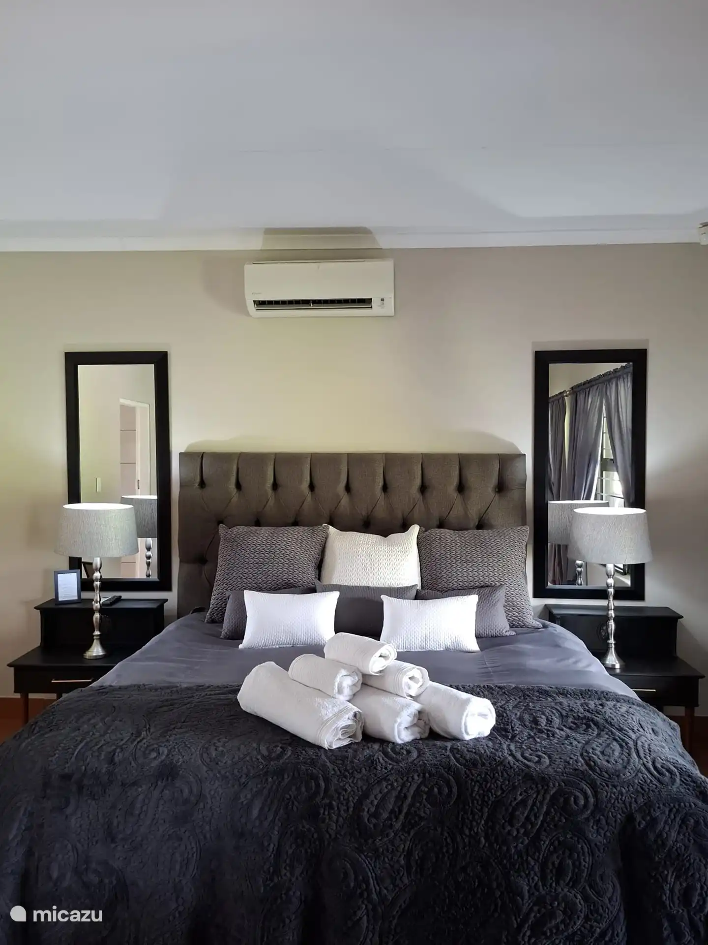 Main room king size bed and aircon.