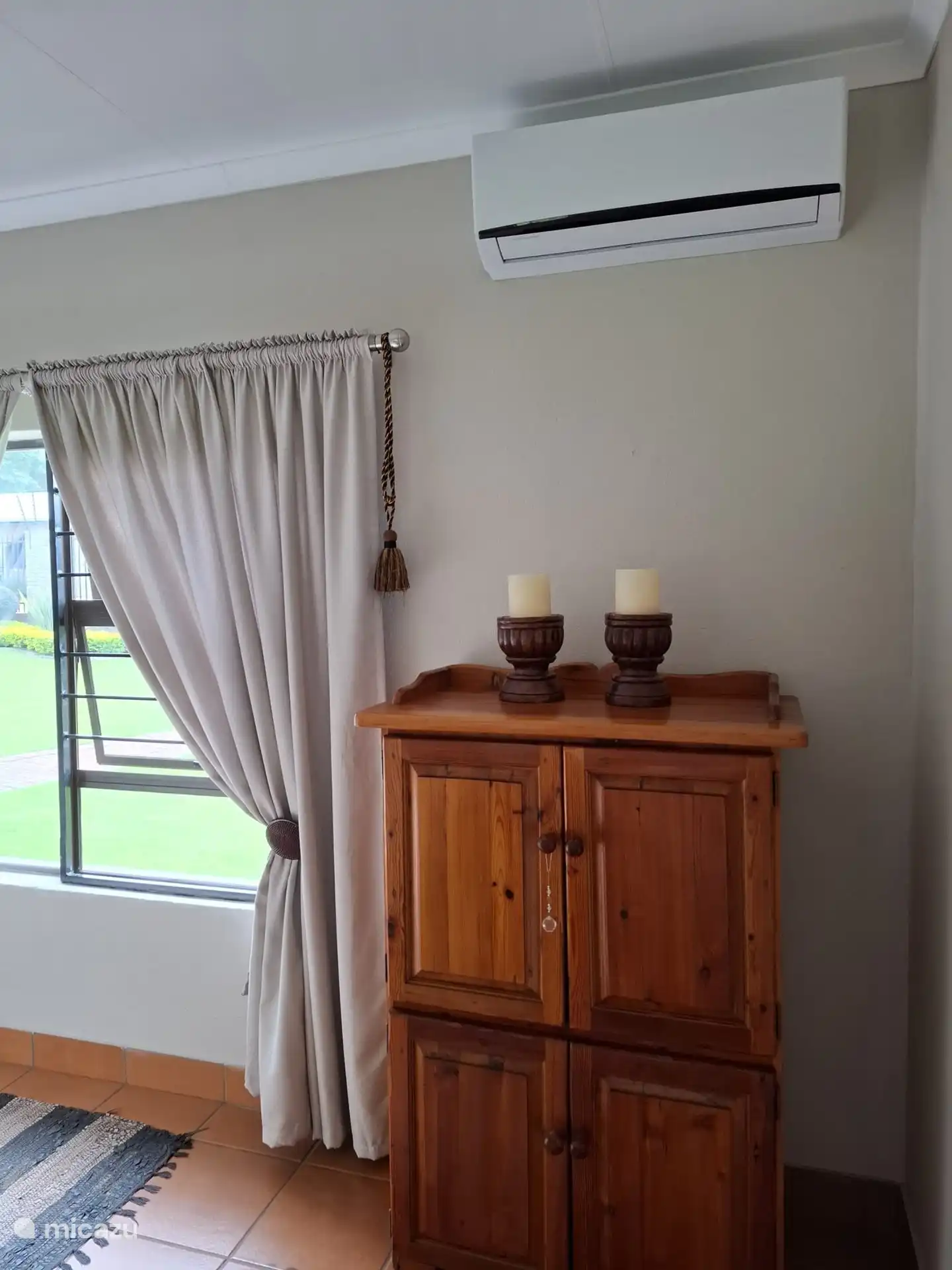 Second room with aircon.