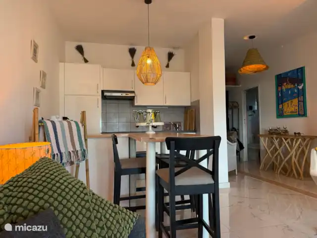 Appartement de luxe sur la plage | France, Côte d'Azur, Cap d'Antibes - appartement cuisine avec grand hall avec 2 salles de bains et 2 chambres