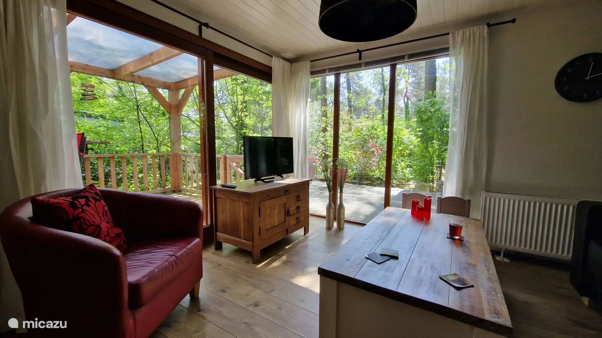 Blick nach draußen vom Wohnzimmer aus