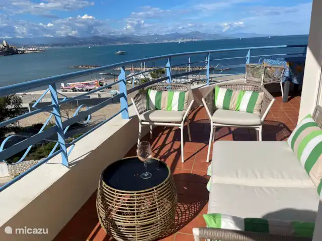 Appartement de luxe avec vue sur la mer | France, Côte d'Azur, Antibes - appartement Chaises terrasse sur le toit
