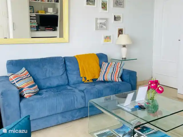 Appartement de luxe avec vue sur la mer | France, Côte d'Azur, Antibes - appartement Canapé qui peut être converti en un lit king size 2,00 x 1,80 et retour en un rien de temps. Climatisation dans le salon.