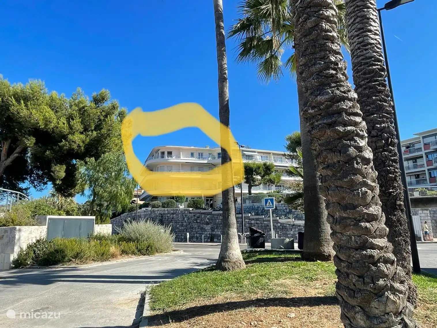 top floor, A location