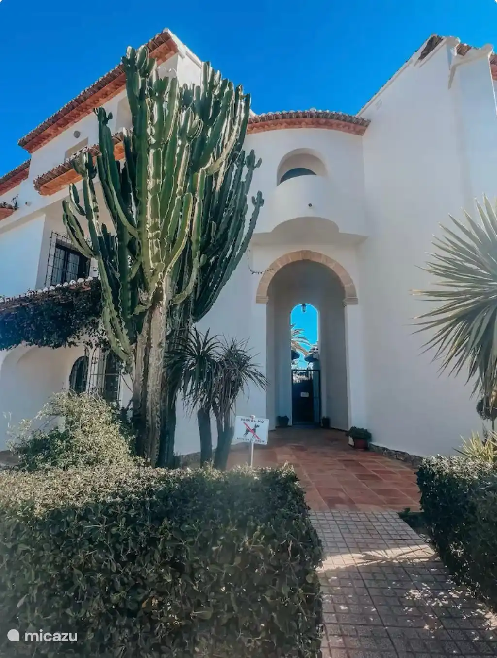 Ein- und Ausgang des Schwimmbads